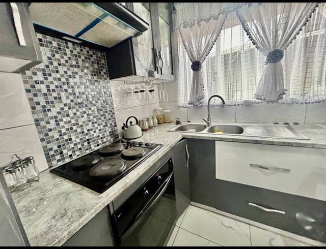 3 BEDROOM HOUSE FOR SALE IN VANDERBIJLPARK CE 2